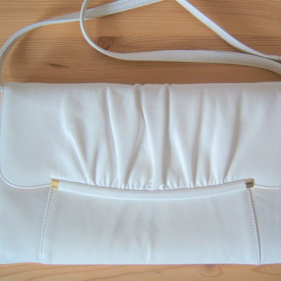 Vintage Mastercraft Beige Genuine Leather Purse. - Picture 2 of 5